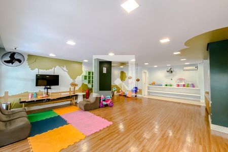 Apartamento à venda com 223m², 3 quartos e 4 vagas Apartamento à venda com 223m², 3 quartos e 4 vagasBrinquedoteca