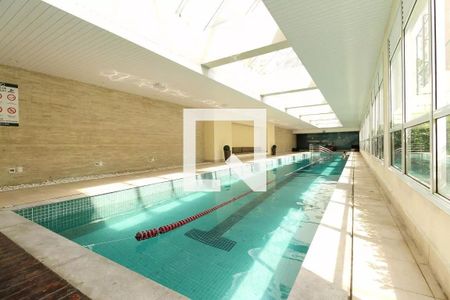 Apartamento à venda com 223m², 3 quartos e 4 vagas Apartamento à venda com 223m², 3 quartos e 4 vagasPiscina