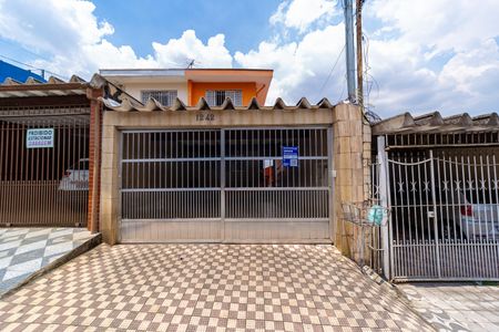 Casa à venda com 175m², 3 quartos e 2 vagas Casa à venda com 175m², 3 quartos e 2 vagasFachada