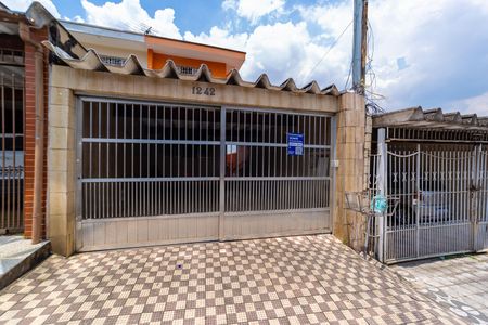 Casa à venda com 175m², 3 quartos e 2 vagas Casa à venda com 175m², 3 quartos e 2 vagasFachada