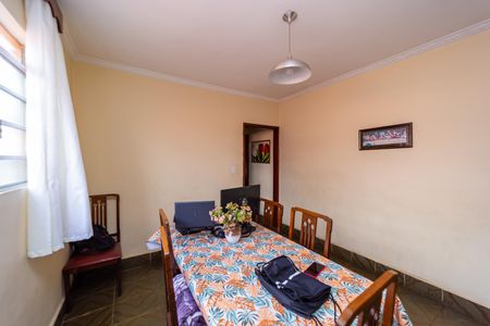 Casa à venda com 175m², 3 quartos e 2 vagas Casa à venda com 175m², 3 quartos e 2 vagasSala de Jantar