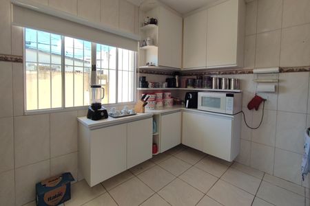 Casa à venda com 295m², 4 quartos e 2 vagasCozinha