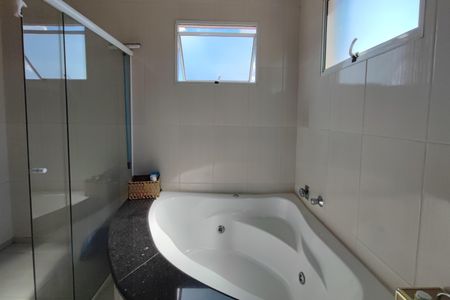 Casa à venda com 295m², 4 quartos e 2 vagasBanheiro Suíte