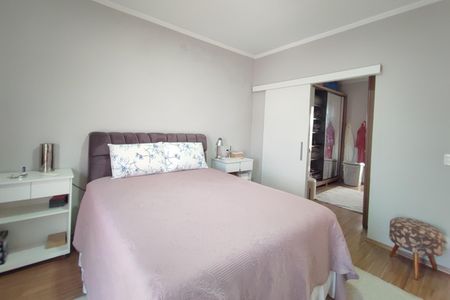 Casa à venda com 295m², 4 quartos e 2 vagasQuarto Suíte