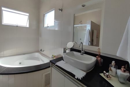 Casa à venda com 295m², 4 quartos e 2 vagasBanheiro Suíte