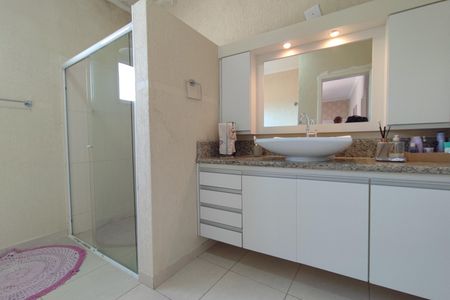 Casa à venda com 295m², 4 quartos e 2 vagasBanheiro