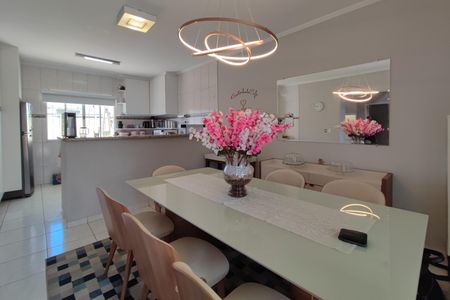 Casa à venda com 295m², 4 quartos e 2 vagasSala de Jantar