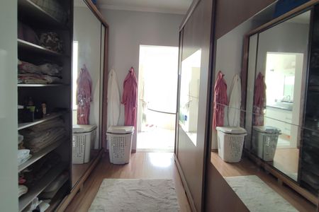 Casa à venda com 295m², 4 quartos e 2 vagasCloset Suíte