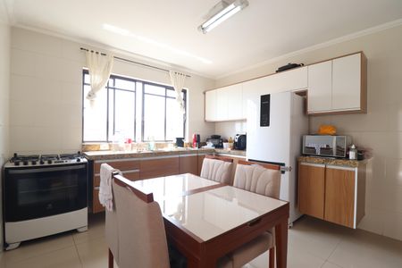 Casa à venda com 137m², 3 quartos e 2 vagasCozinha