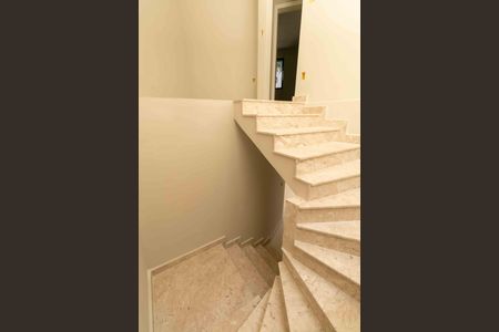 Casa à venda com 430m², 4 quartos e 4 vagasEscada