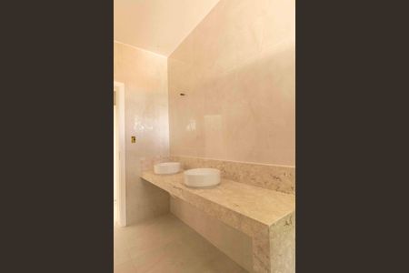 Casa à venda com 430m², 4 quartos e 4 vagasBanheiro da Suíte 4