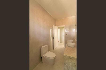 Casa à venda com 430m², 4 quartos e 4 vagasBanheiro da Suíte 4