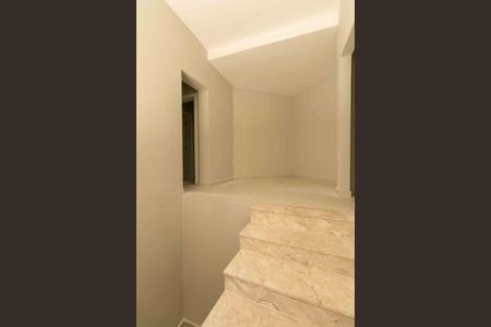 Casa à venda com 430m², 4 quartos e 4 vagasEscada