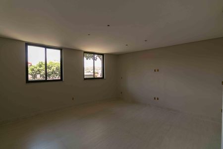 Casa à venda com 430m², 4 quartos e 4 vagasSala