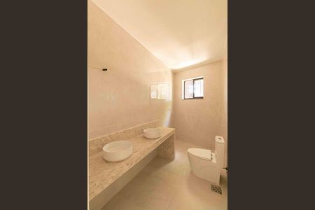 Casa à venda com 430m², 4 quartos e 4 vagasBanheiro da Suíte 4