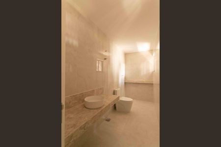 Casa à venda com 430m², 4 quartos e 4 vagasBanheiro Suíte 2