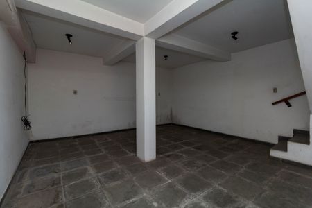 Casa à venda com 127m², 2 quartos e 3 vagas Casa à venda com 127m², 2 quartos e 3 vagasPorão