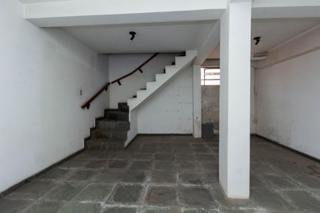 Casa à venda com 127m², 2 quartos e 3 vagas Casa à venda com 127m², 2 quartos e 3 vagasPorão