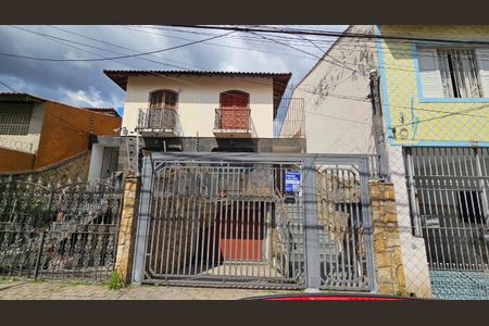 Casa à venda com 127m², 2 quartos e 3 vagas Casa à venda com 127m², 2 quartos e 3 vagasFachada