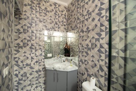 Apartamento à venda com 150m², 2 quartos e 2 vagas Apartamento à venda com 150m², 2 quartos e 2 vagasBanheiro da Suíte