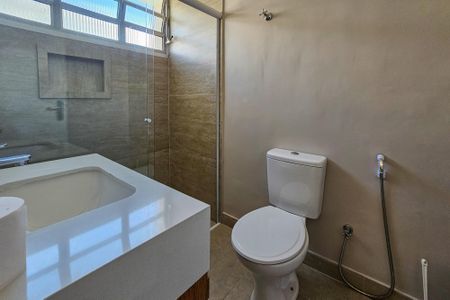 Apartamento para alugar com 192m², 4 quartos e 2 vagas Apartamento para alugar com 192m², 4 quartos e 2 vagasbanheiro da suíte 2