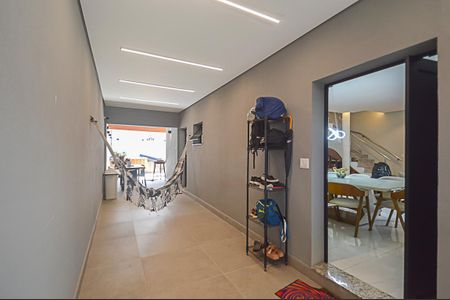 Casa à venda com 287m², 4 quartos e 3 vagas Casa à venda com 287m², 4 quartos e 3 vagasGaragem