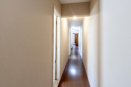 Casa à venda com 250m², 3 quartos e 2 vagasCorredor