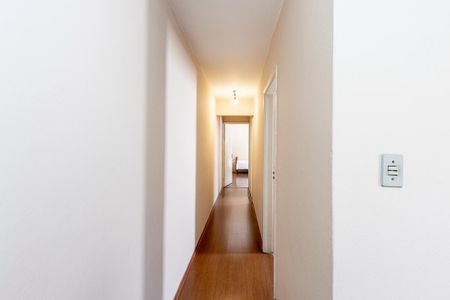 Casa à venda com 250m², 3 quartos e 2 vagasCorredor