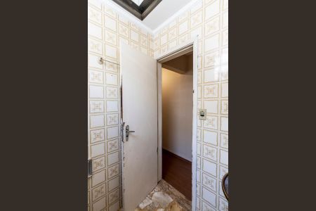 Casa à venda com 250m², 3 quartos e 2 vagasBanheiro do corredor