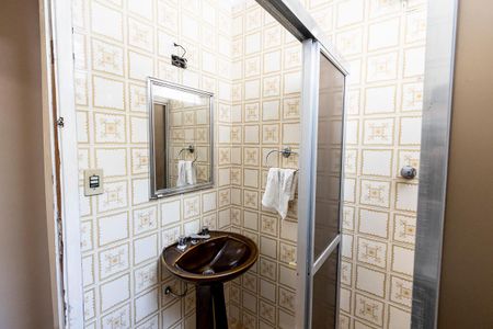 Casa à venda com 250m², 3 quartos e 2 vagasBanheiro do corredor