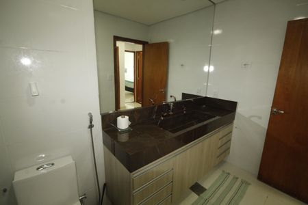 Casa à venda com 200m², 3 quartos e 2 vagasBanheiro 1