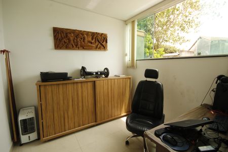 Casa à venda com 200m², 3 quartos e 2 vagasEscritório