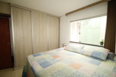 Casa à venda com 200m², 3 quartos e 2 vagasQuarto 3