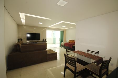 Casa à venda com 200m², 3 quartos e 2 vagasSala 1