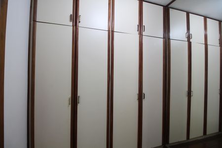 Casa de condomínio à venda com 307m², 4 quartos e 2 vagasQuarto 3 - Closet da Suíte