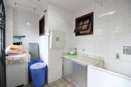 Casa de condomínio à venda com 307m², 4 quartos e 2 vagasÁrea de Serviço