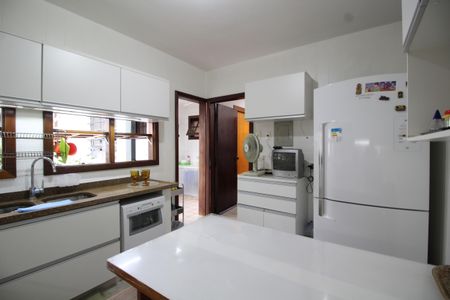 Casa de condomínio à venda com 307m², 4 quartos e 2 vagasCozinha