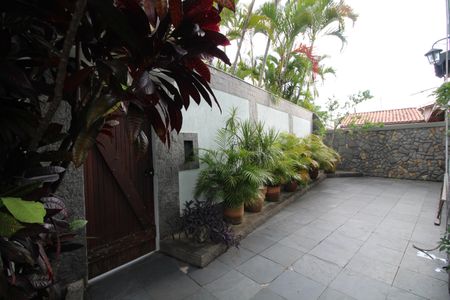 Casa de condomínio à venda com 307m², 4 quartos e 2 vagasÁrea Externa - Frente