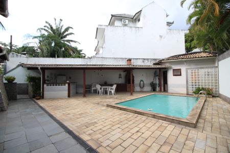 Casa de condomínio à venda com 307m², 4 quartos e 2 vagasÁrea Externa - Frente