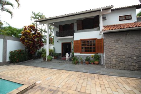 Casa de condomínio à venda com 307m², 4 quartos e 2 vagasFachada Interna Frente