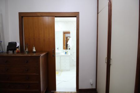 Casa de condomínio à venda com 307m², 4 quartos e 2 vagasQuarto 3 - Closet da Suíte