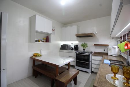 Casa de condomínio à venda com 307m², 4 quartos e 2 vagasCozinha