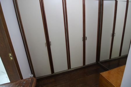 Casa de condomínio à venda com 307m², 4 quartos e 2 vagasQuarto 3 - Closet da Suíte