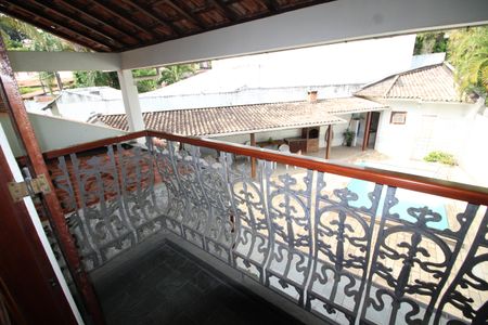 Casa de condomínio à venda com 307m², 4 quartos e 2 vagasQuarto 3 - Varanda da Suíte