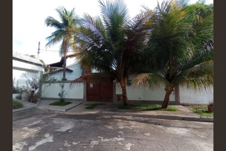 Casa de condomínio à venda com 307m², 4 quartos e 2 vagas Casa de condomínio à venda com 307m², 4 quartos e 2 vagasFachada