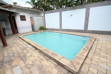Casa de condomínio à venda com 307m², 4 quartos e 2 vagasPiscina