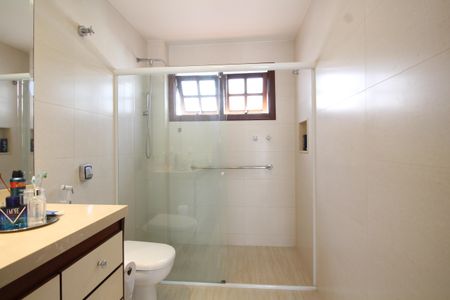 Casa de condomínio à venda com 307m², 4 quartos e 2 vagasBanheiro Social 1