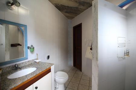 Casa de condomínio à venda com 307m², 4 quartos e 2 vagasBanheiro Social 2