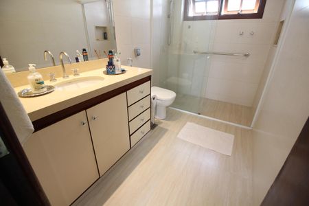 Casa de condomínio à venda com 307m², 4 quartos e 2 vagasBanheiro Social 1