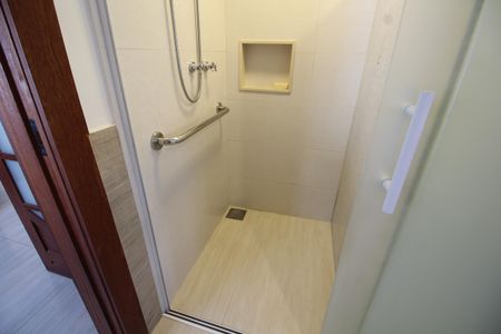 Casa de condomínio à venda com 307m², 4 quartos e 2 vagasQuarto 4 - Banheiro da Suíte